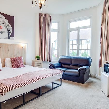 Oyo Tamtam Acton Hotel Лондон Экстерьер фото
