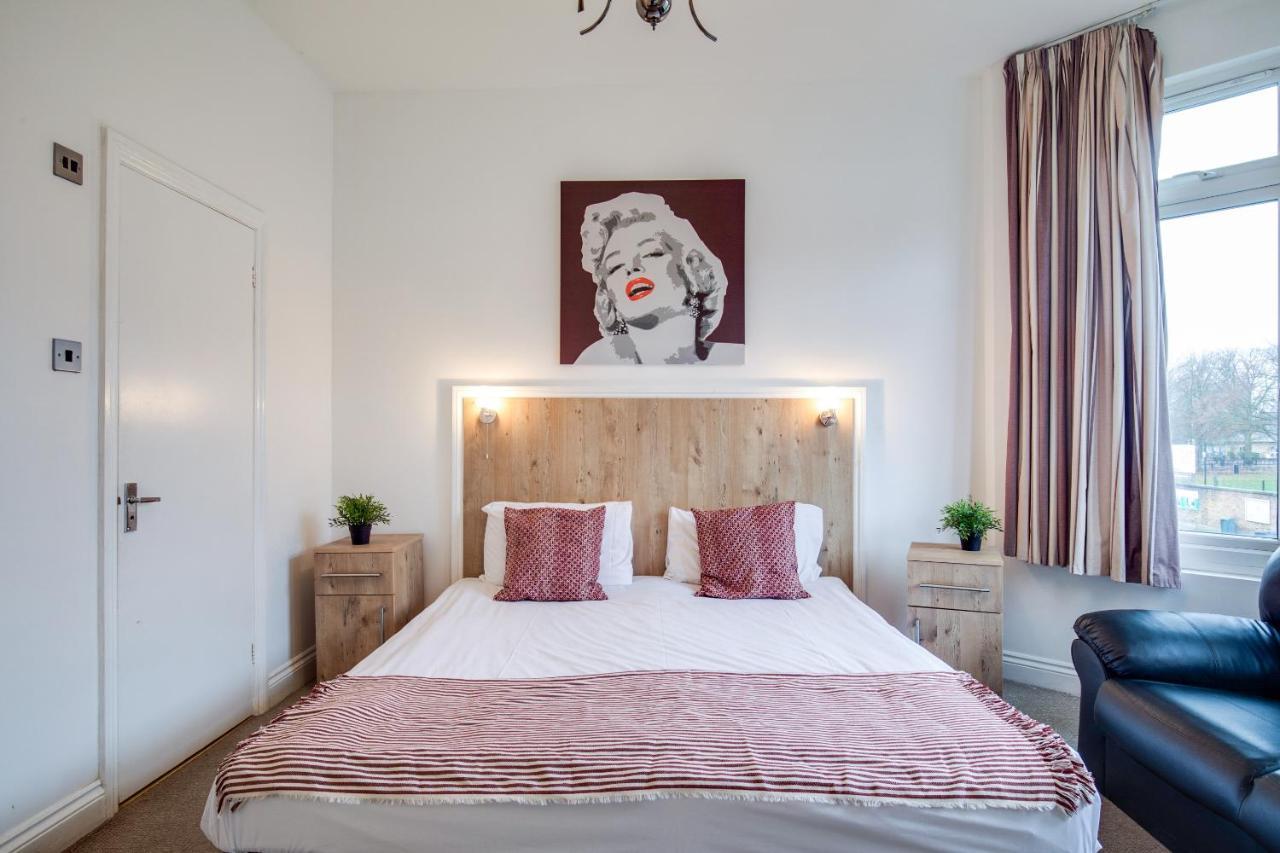 Oyo Tamtam Acton Hotel Лондон Экстерьер фото