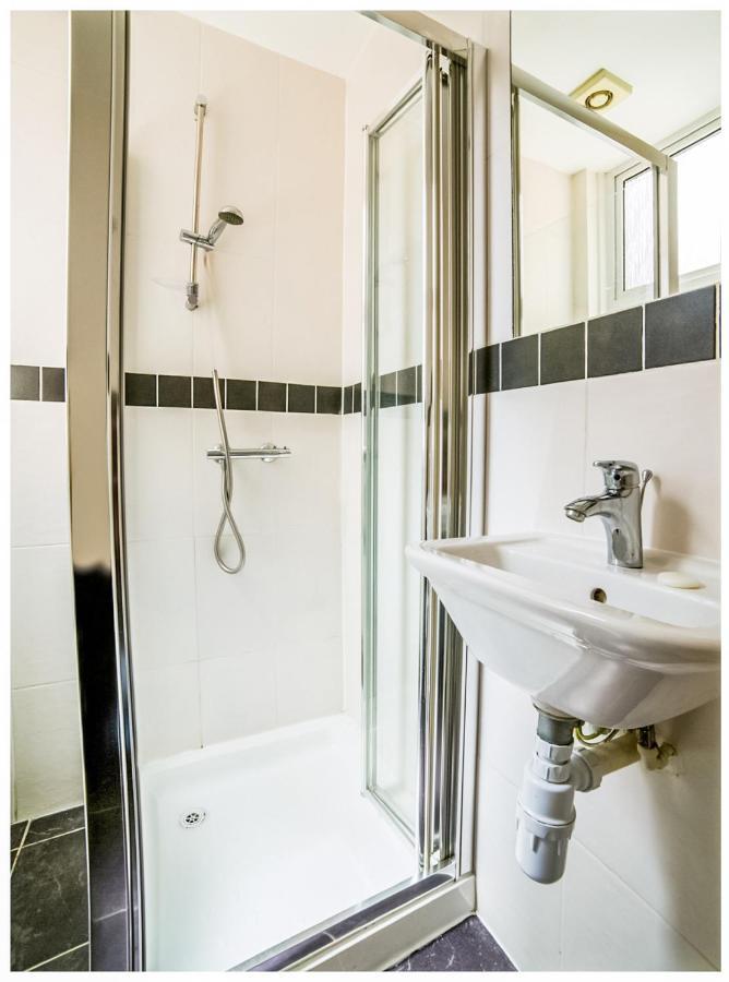Oyo Tamtam Acton Hotel Лондон Экстерьер фото