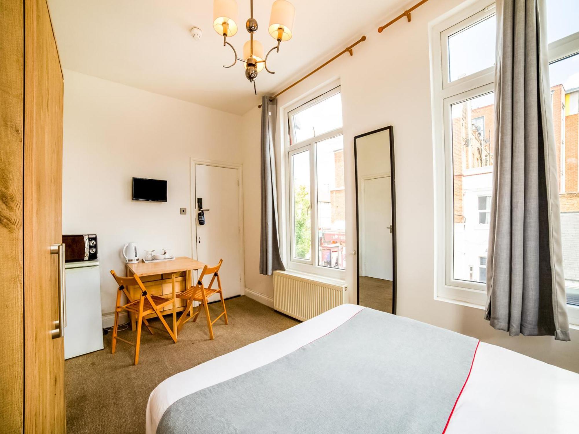 Oyo Tamtam Acton Hotel Лондон Экстерьер фото