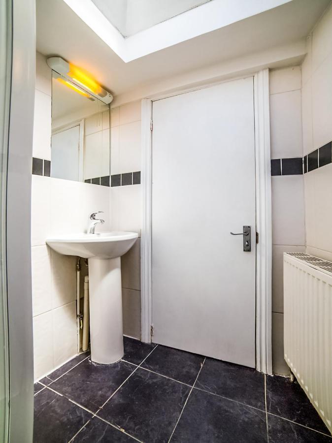 Oyo Tamtam Acton Hotel Лондон Экстерьер фото