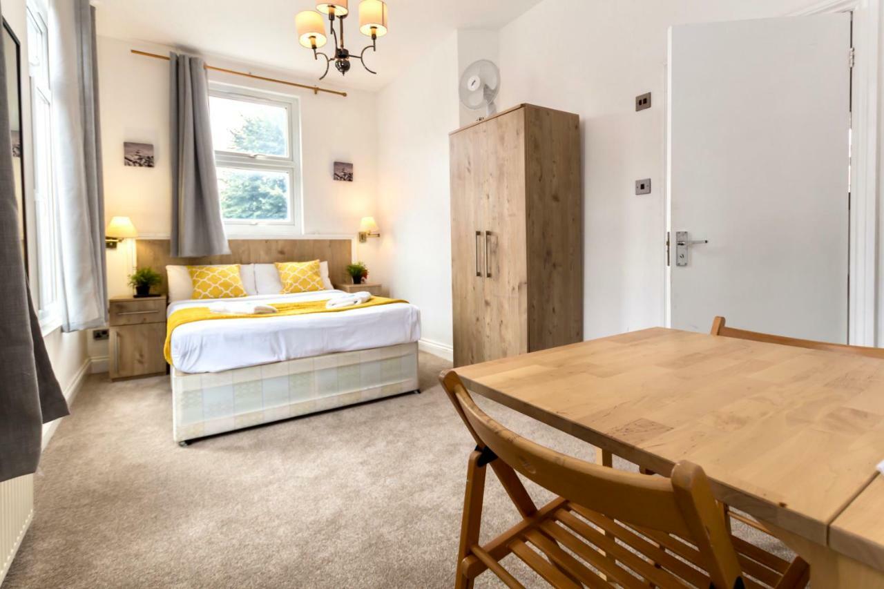 Oyo Tamtam Acton Hotel Лондон Экстерьер фото