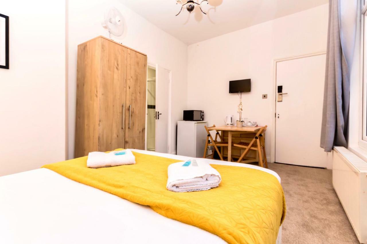 Oyo Tamtam Acton Hotel Лондон Экстерьер фото