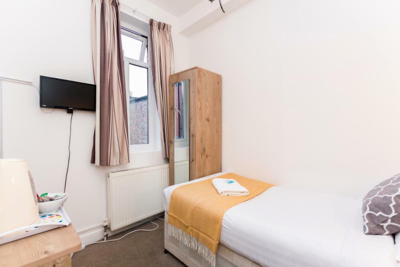 Oyo Tamtam Acton Hotel Лондон Экстерьер фото