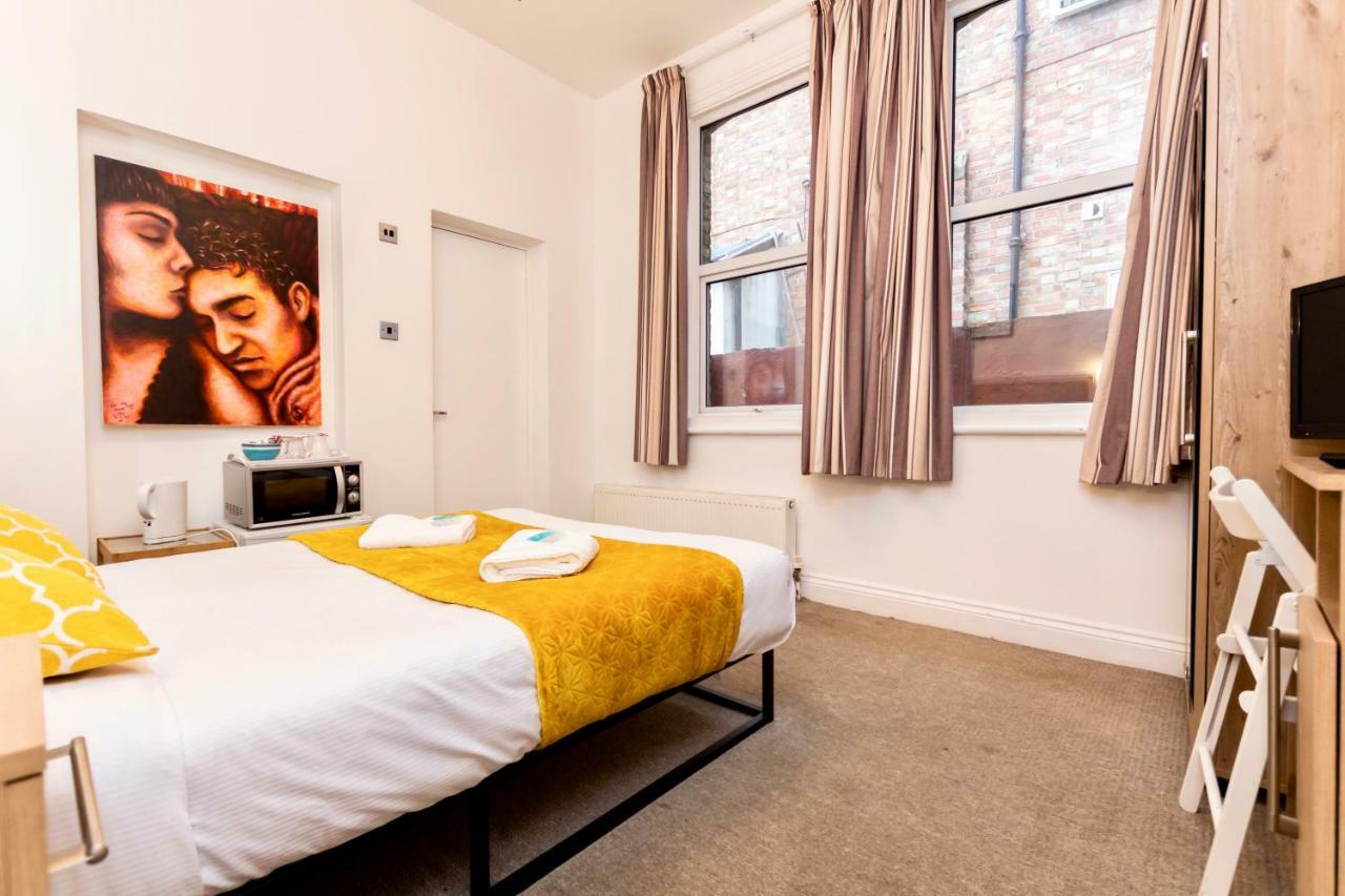 Oyo Tamtam Acton Hotel Лондон Экстерьер фото