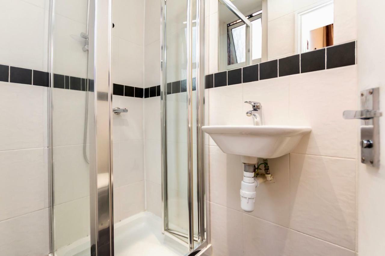 Oyo Tamtam Acton Hotel Лондон Экстерьер фото