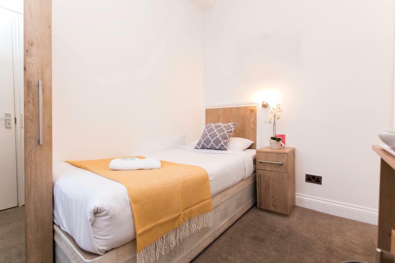 Oyo Tamtam Acton Hotel Лондон Экстерьер фото