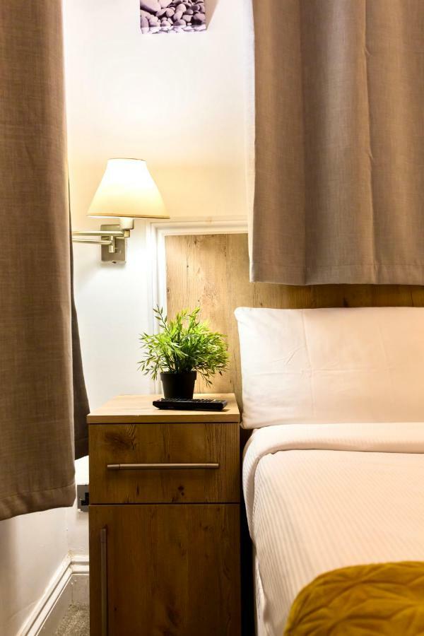 Oyo Tamtam Acton Hotel Лондон Экстерьер фото