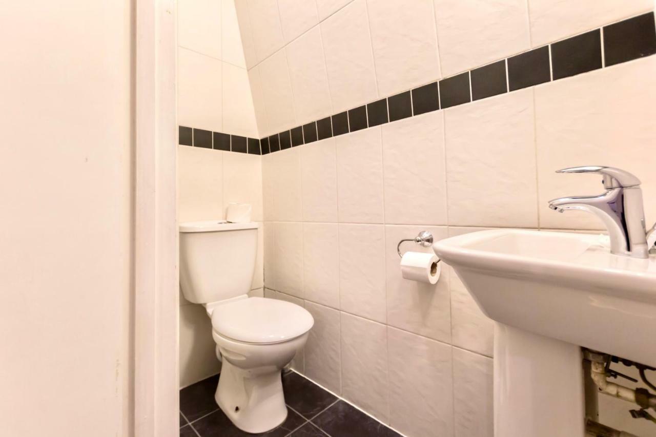 Oyo Tamtam Acton Hotel Лондон Экстерьер фото
