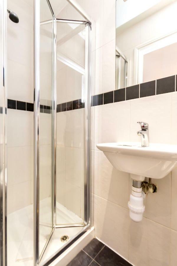 Oyo Tamtam Acton Hotel Лондон Экстерьер фото