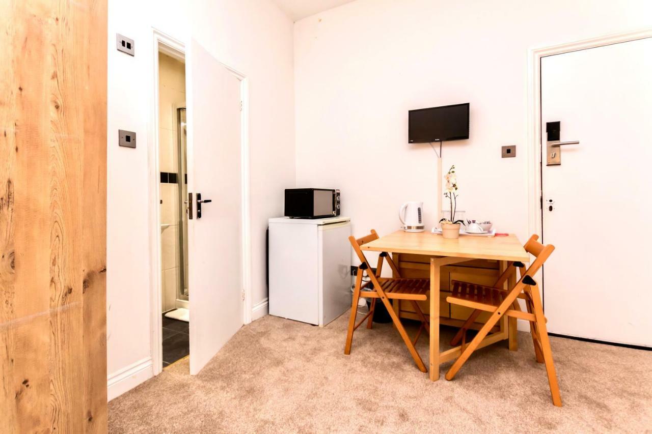 Oyo Tamtam Acton Hotel Лондон Экстерьер фото